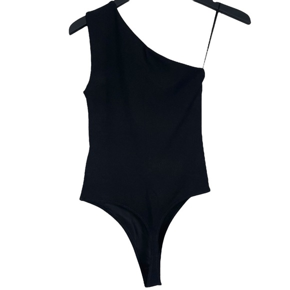 NWT Abercrombie & Fitch Size XS Crepe Asymmetrical One-Shoulder Bodysuit Black - Picture 6 of 9